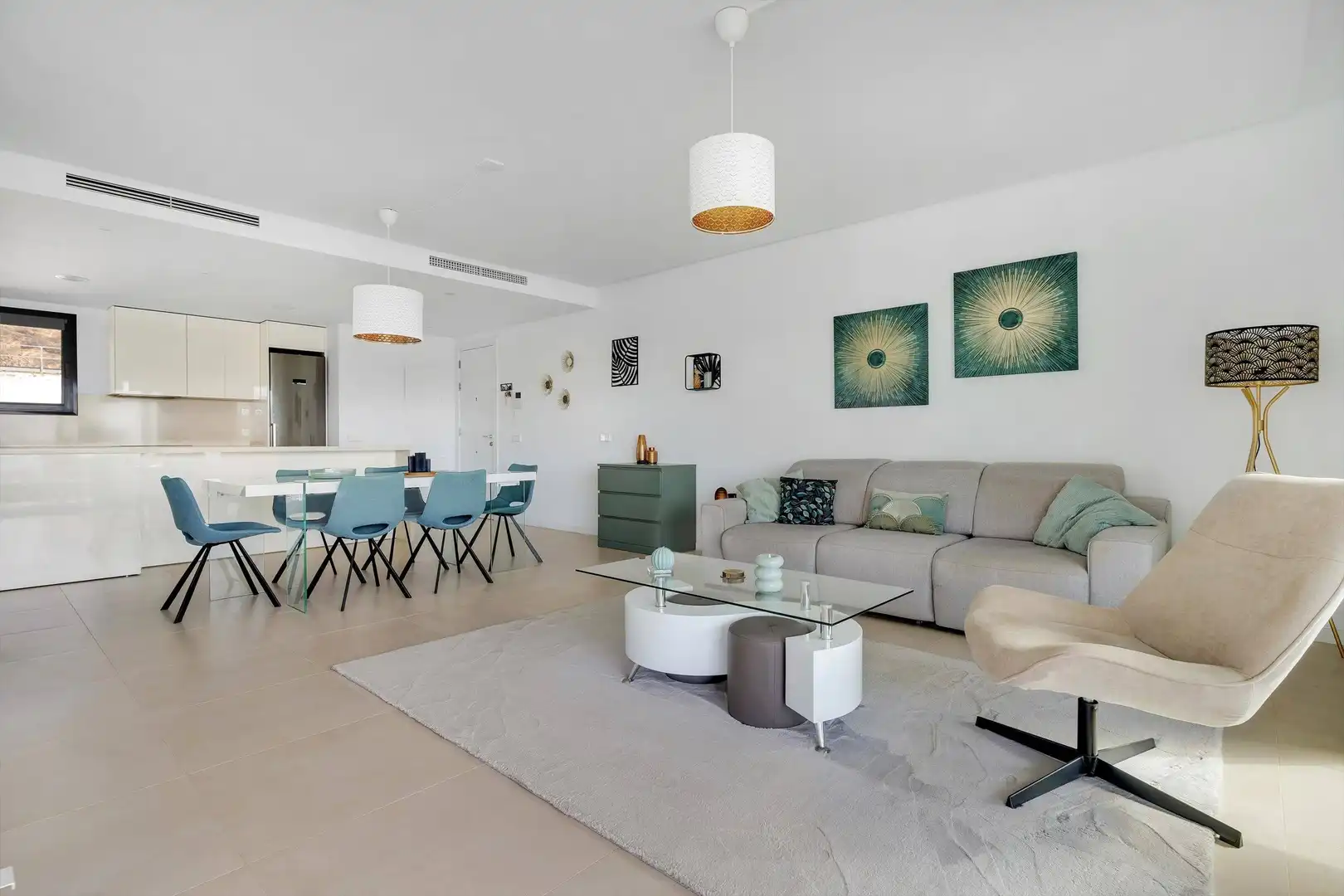 Sala d'estar de Apartament en venda en Fuengirola amb Aire condicionat, Jardí privat i Terrassa