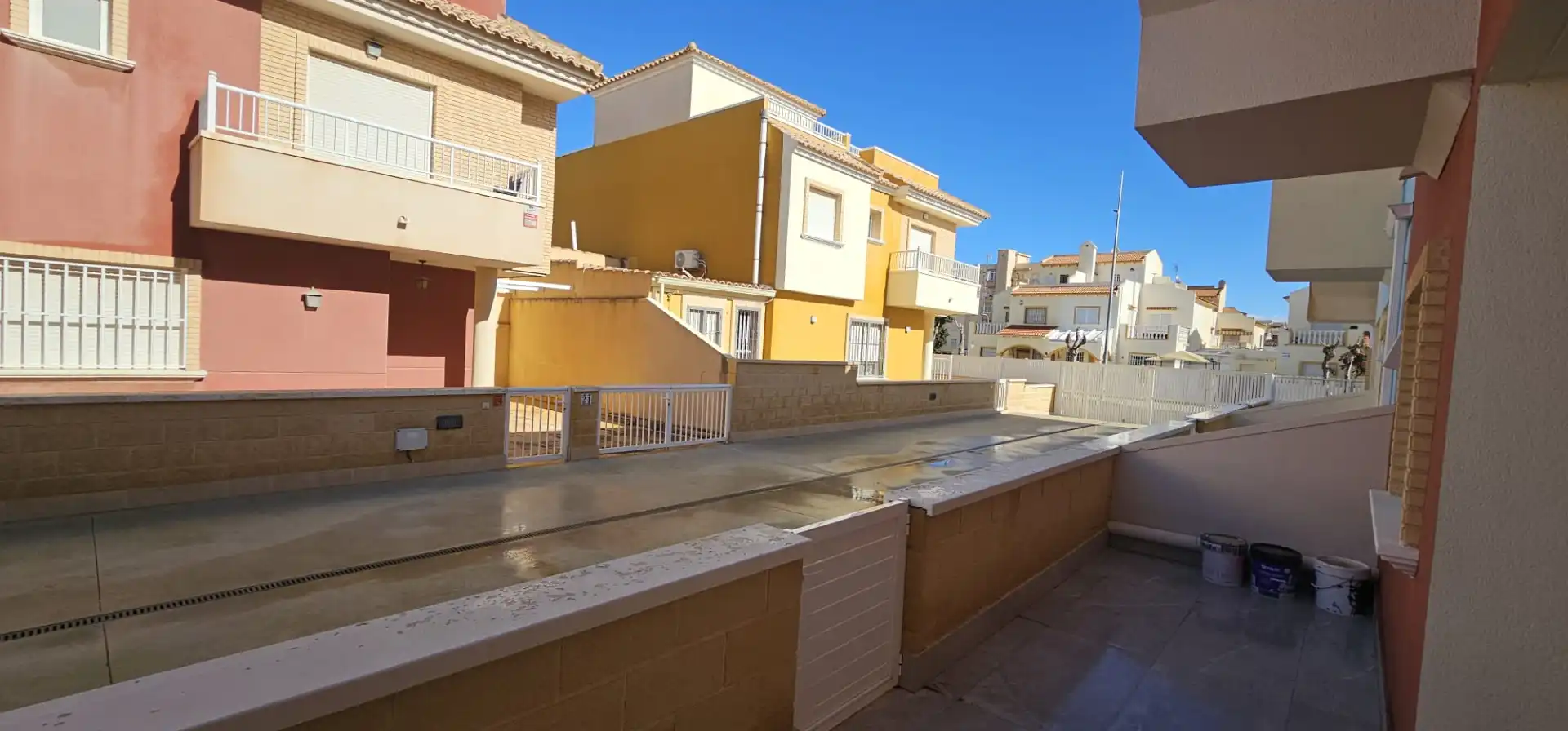 Vista exterior de Casa o xalet en venda en Pilar de la Horadada amb Calefacció, Terrassa i Balcó