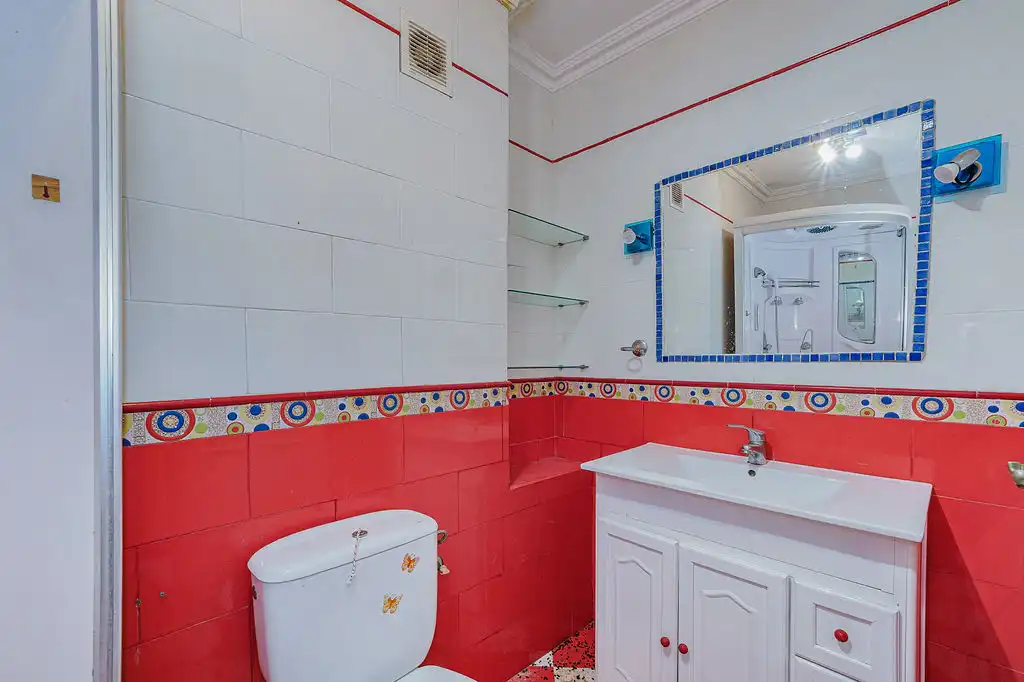 Bathroom of Flat for sale in Sevilla