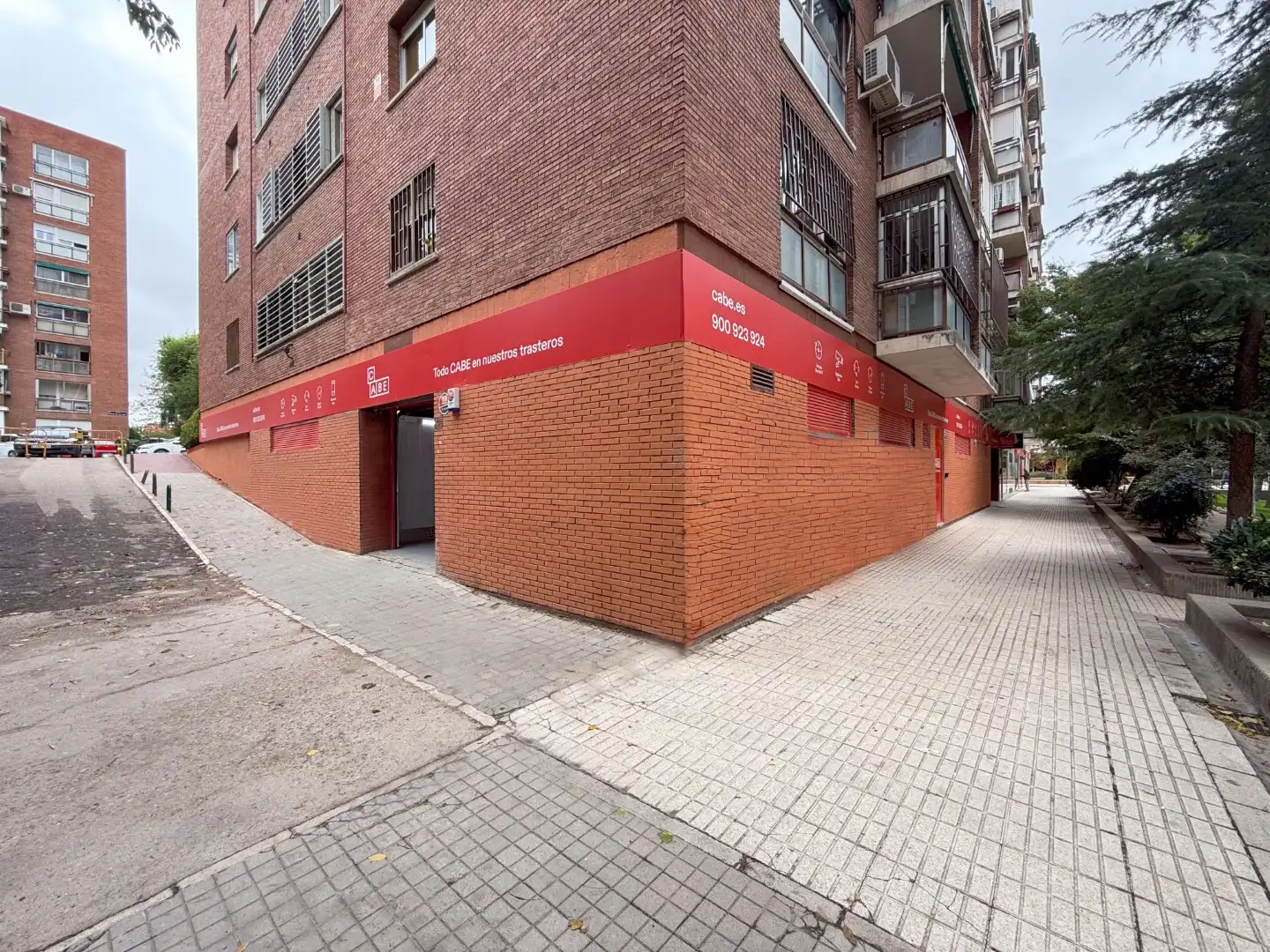Außenansicht von Lagerraum zur Miete in Madrid mit Alarm