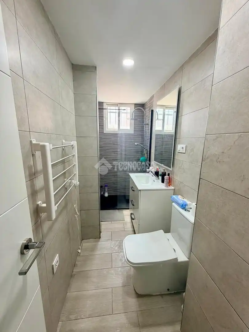 Baño de Piso en venta en Sevilla con Aire acondicionado, Calefacción y Terraza