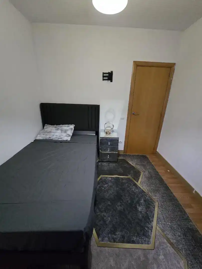 Schlafzimmer von Wohnung zur Miete in Gelida mit Parkett, Möbliert und Ofen