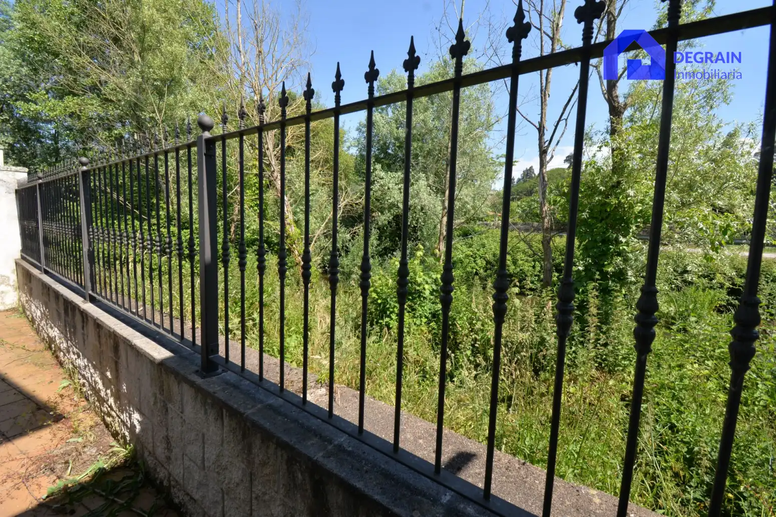 Vista exterior de Casa o chalet en venta en Salas con Calefacción, Terraza y Trastero