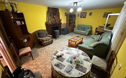 Wohnzimmer von Haus oder Chalet zum verkauf in Fuentenava de Jábaga mit Heizung und Möbliert