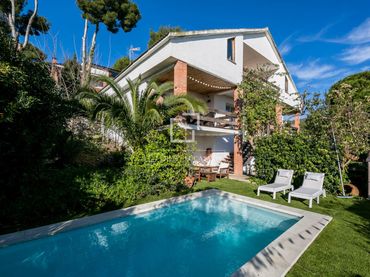 Villa avec piscine à vendre à Montmar