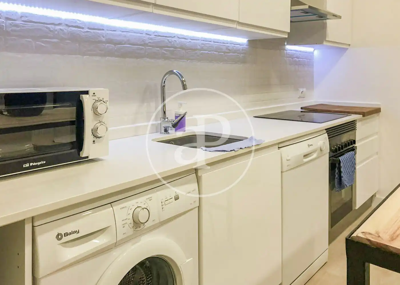 Cuina de Pis de lloguer en Madrid amb Aire condicionat, Calefacció i Traster