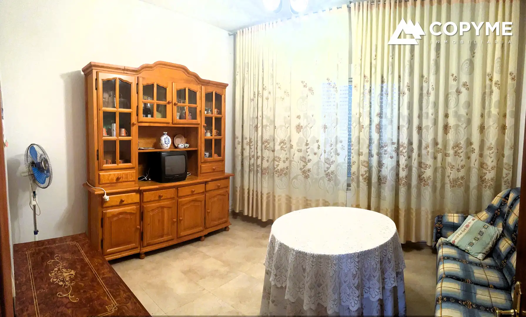 Sala d'estar de Casa o xalet en venda en Rielves amb Calefacció, Jardí privat i Traster