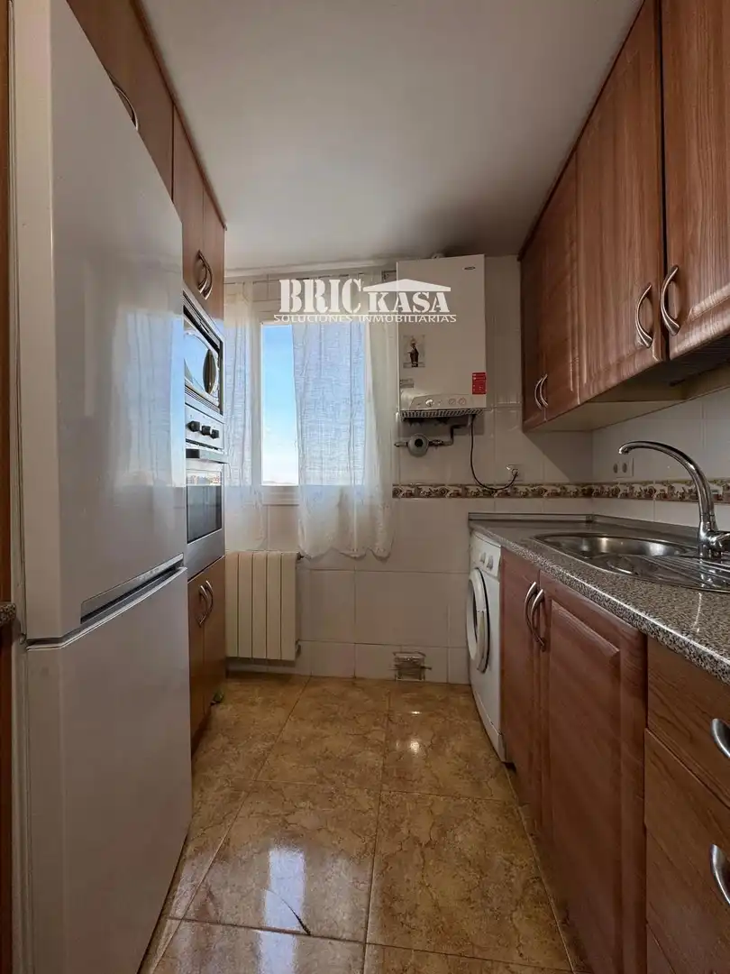 Cocina de Piso de alquiler en Cáceres con Calefacción, Terraza y Trastero