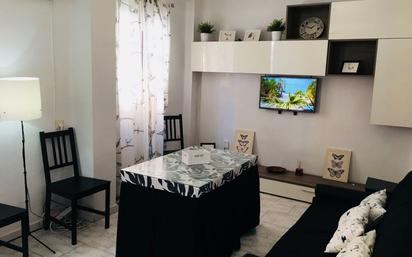 Sala d'estar de Pis de lloguer en  Granada Capital amb Aire condicionat, Moblat i Rentadora