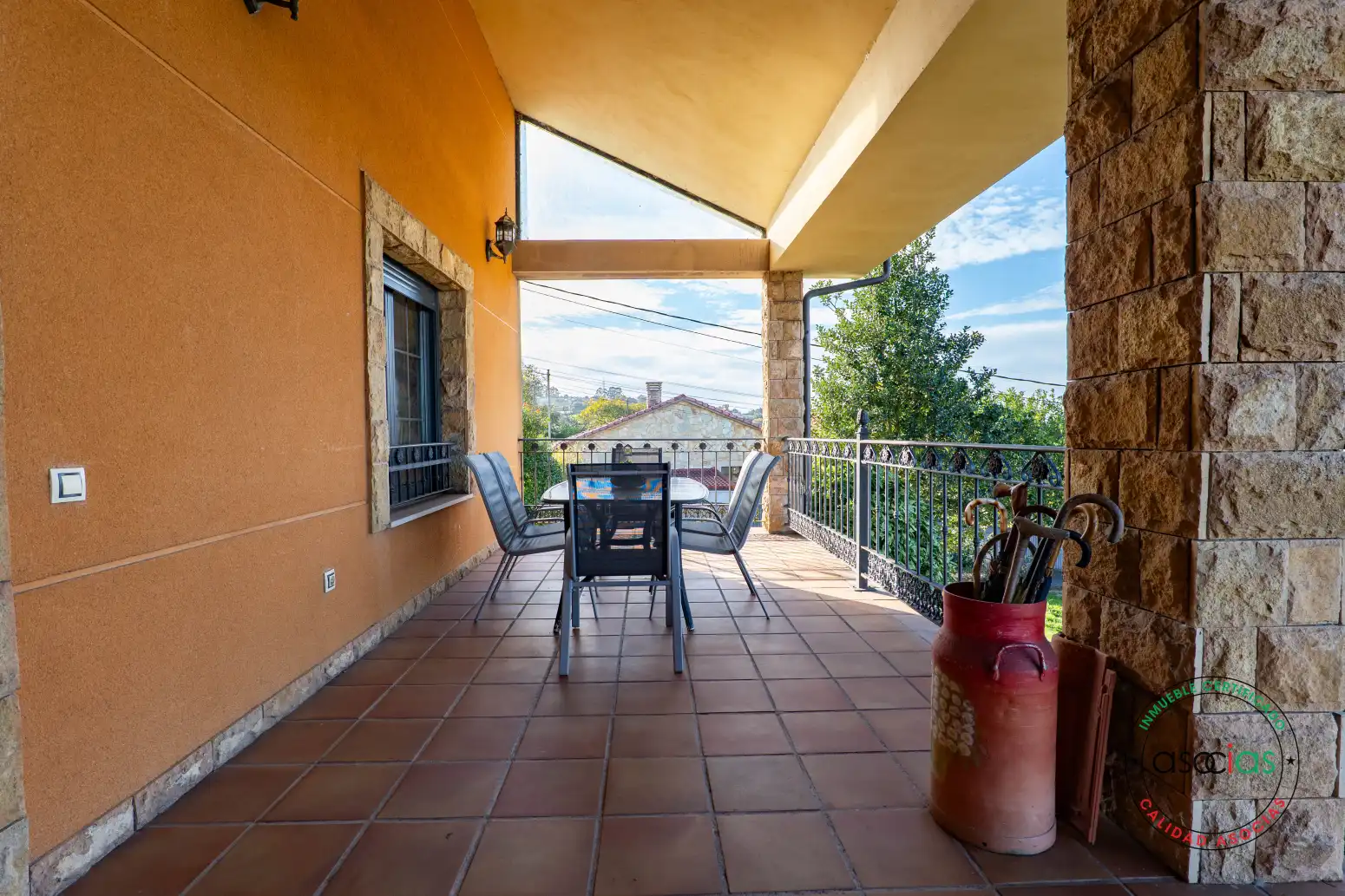 Terrassa de Casa o xalet en venda en Gijón  amb Calefacció, Parquet i Terrassa