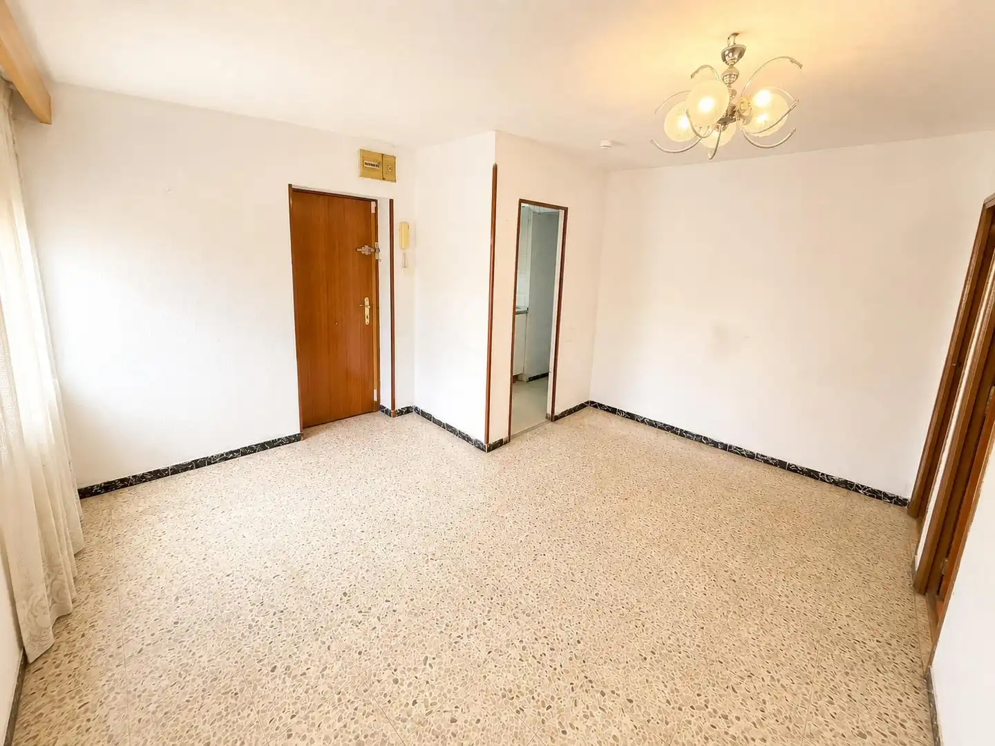 Sala d'estar de Pis en venda en Madrid