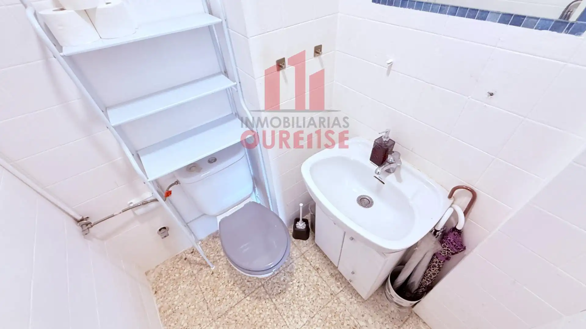 Bathroom of Flat for sale in Ourense Capital   with Heating, Storage room and Furnished