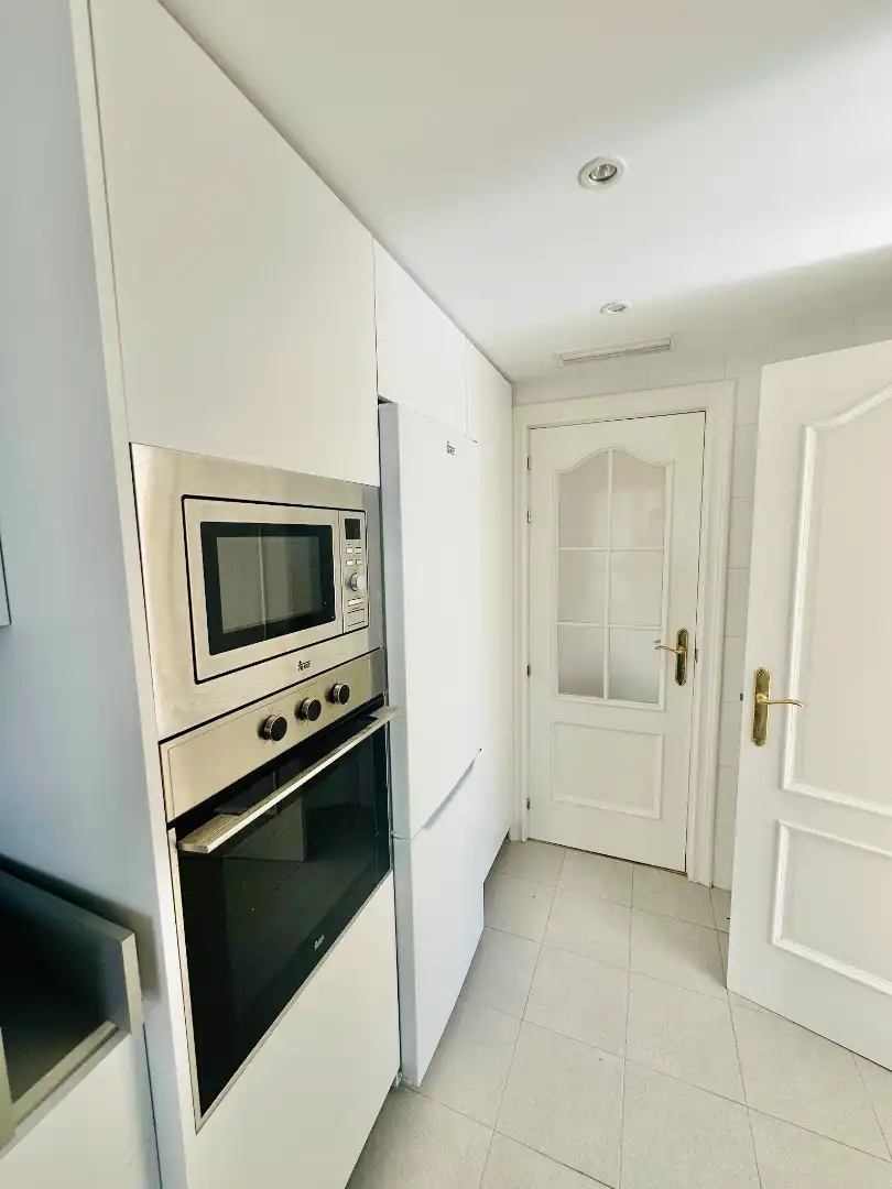 Kitchen of Flat for rent in Granada  with Air Conditioner, Heating and Parquet flooring