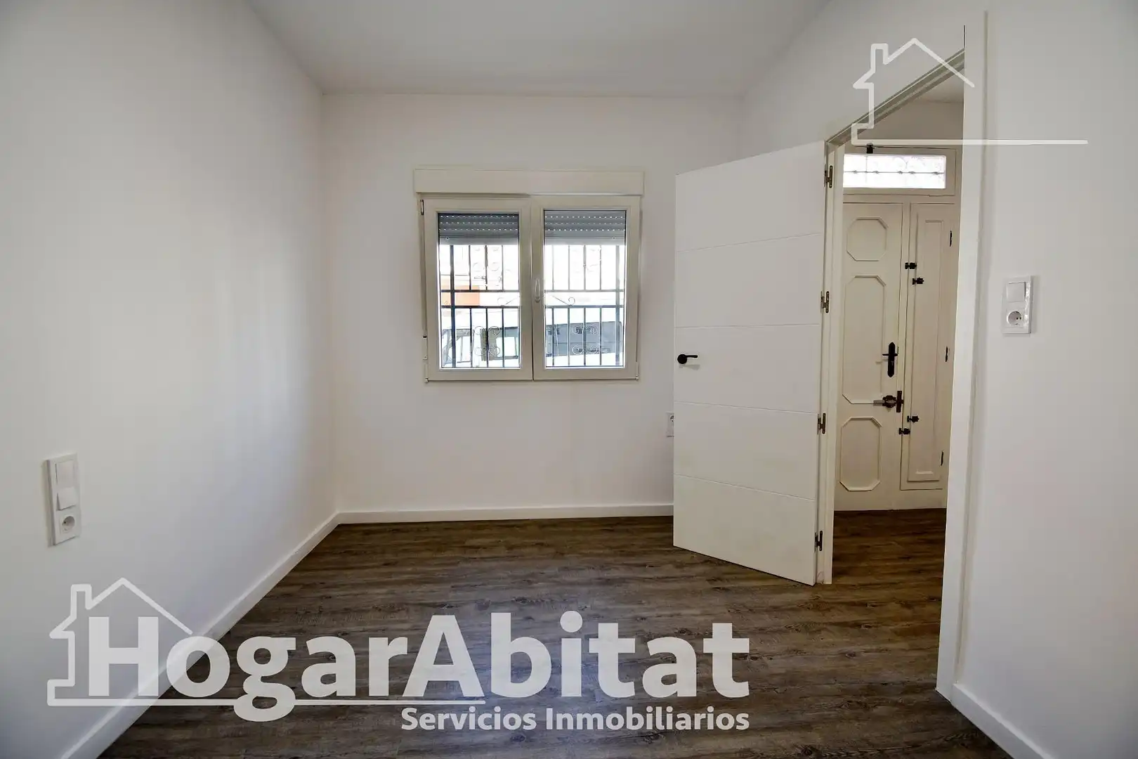 Bedroom of Houses for sale in Tavernes de la Valldigna  with Parquet flooring and Terrace