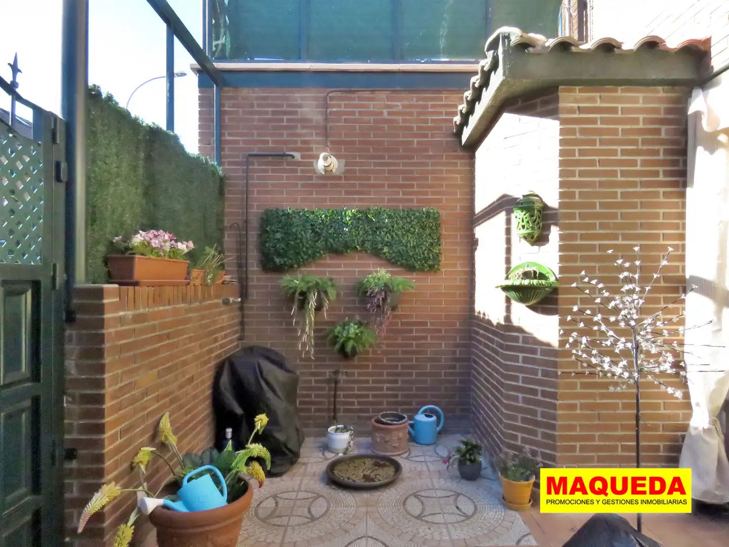 Jardí de Casa adosada en venda en Alcorcón amb Aire condicionat, Calefacció i Jardí privat