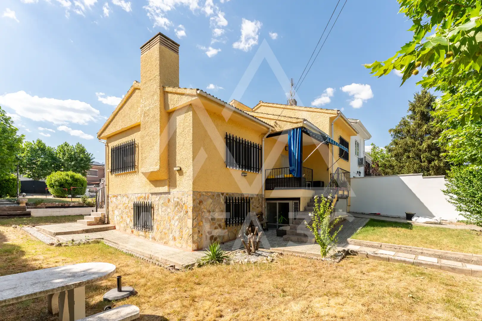 Vista exterior de Casa adosada en venda en Pedrezuela amb Jardí privat, Terrassa i Traster