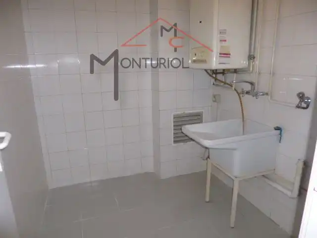 Cuina de Casa adosada en venda en Sant Joan Despí amb Aire condicionat, Calefacció i Jardí privat