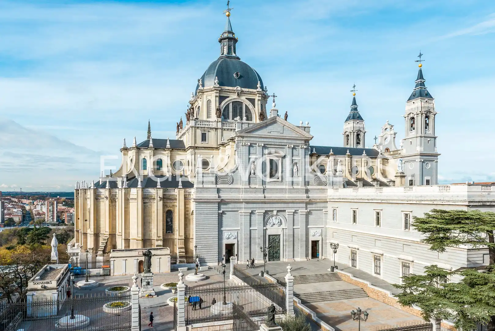 Vista exterior de Planta baixa de lloguer en Madrid amb Aire condicionat, Calefacció i Jardí privat