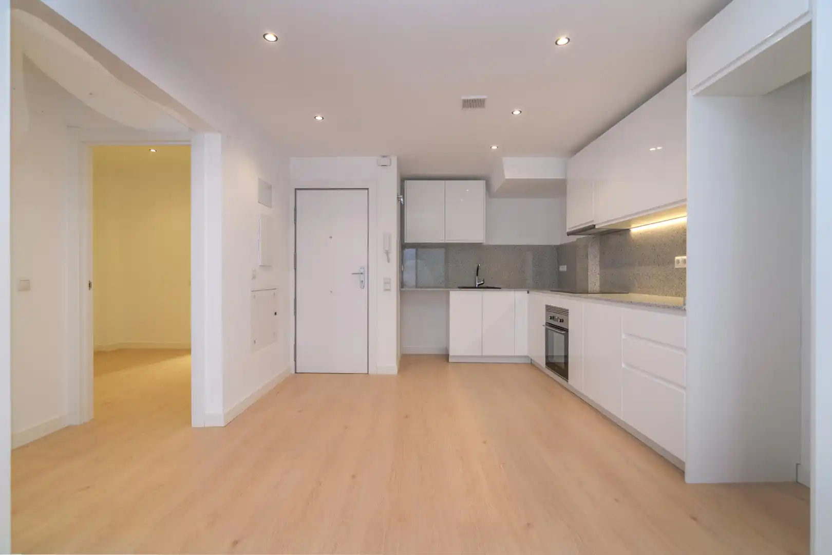 Flat with lift for sale in Carrer Victòria 95, imagen 2