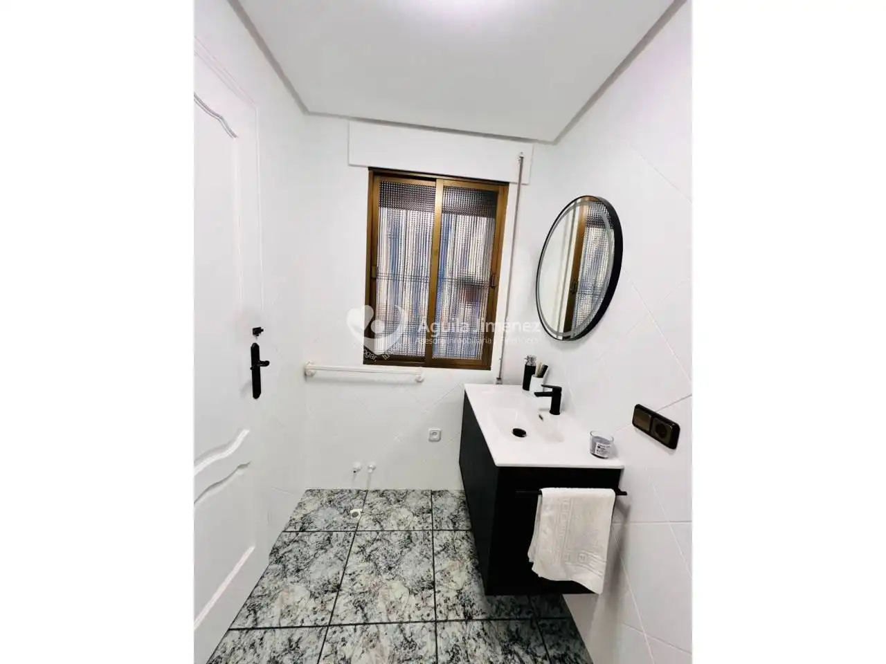 Baño de Piso en venta en Alcalá de Guadaira con Aire acondicionado, Calefacción y Terraza