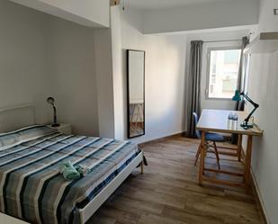 Dormitori de Apartament per a compartir en  Almería Capital amb Moblat, Forn i Rentadora