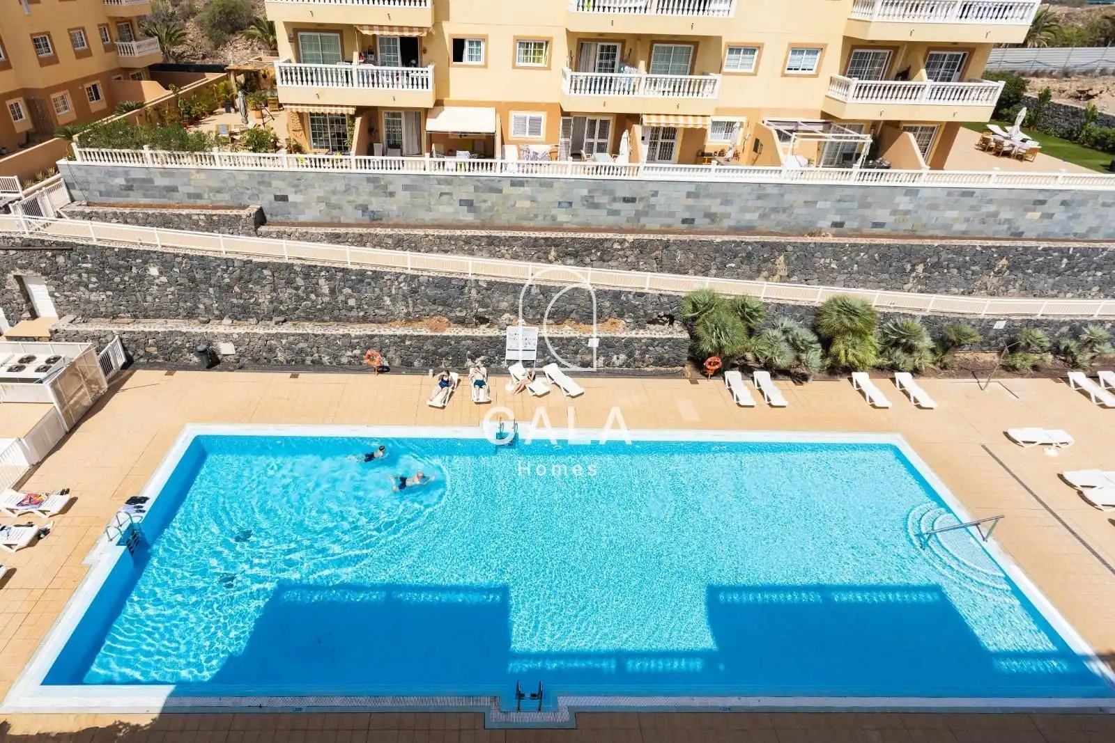Piscina de Ático en venta en Arona con Terraza, Trastero y Piscina