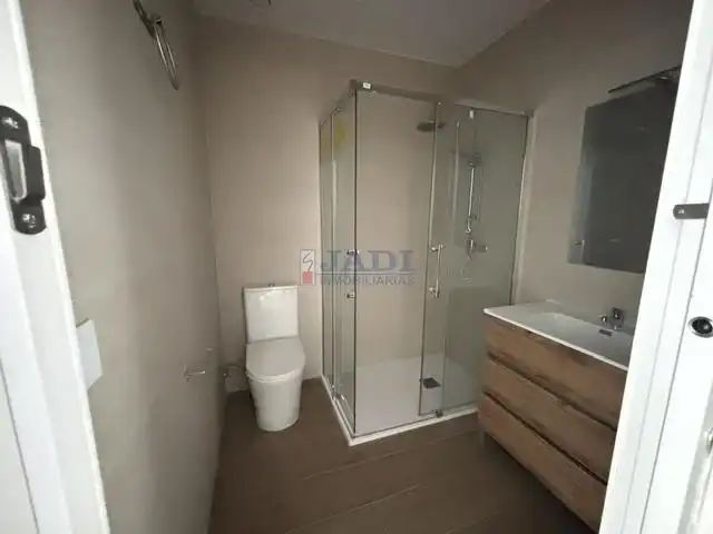 Baño de Apartamento en venta en Valdepeñas con Aire acondicionado, Calefacción y Trastero