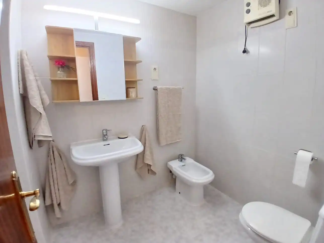 Badezimmer von Wohnung zur Miete in La Almunia de Doña Godina  mit Heizung, Parkett und Terrasse