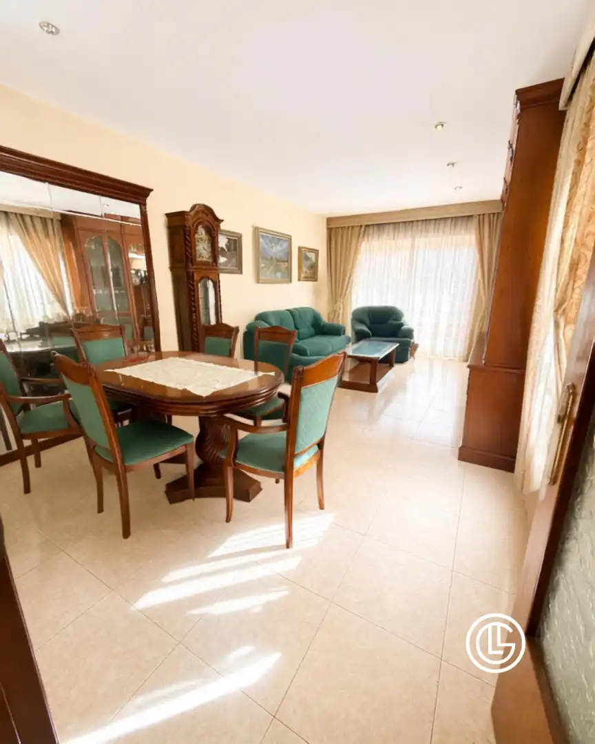 Sala d'estar de Casa adosada en venda en Vila-sacra amb Calefacció, Jardí privat i Terrassa