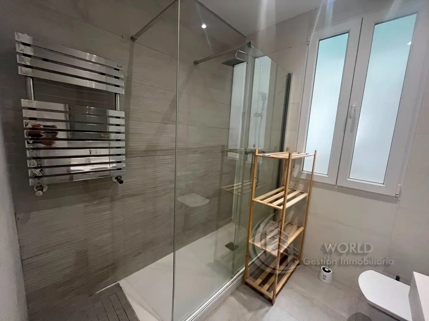 Bathroom of Flat for rent in Madrid  with Air Conditioner, Heating and Furnished