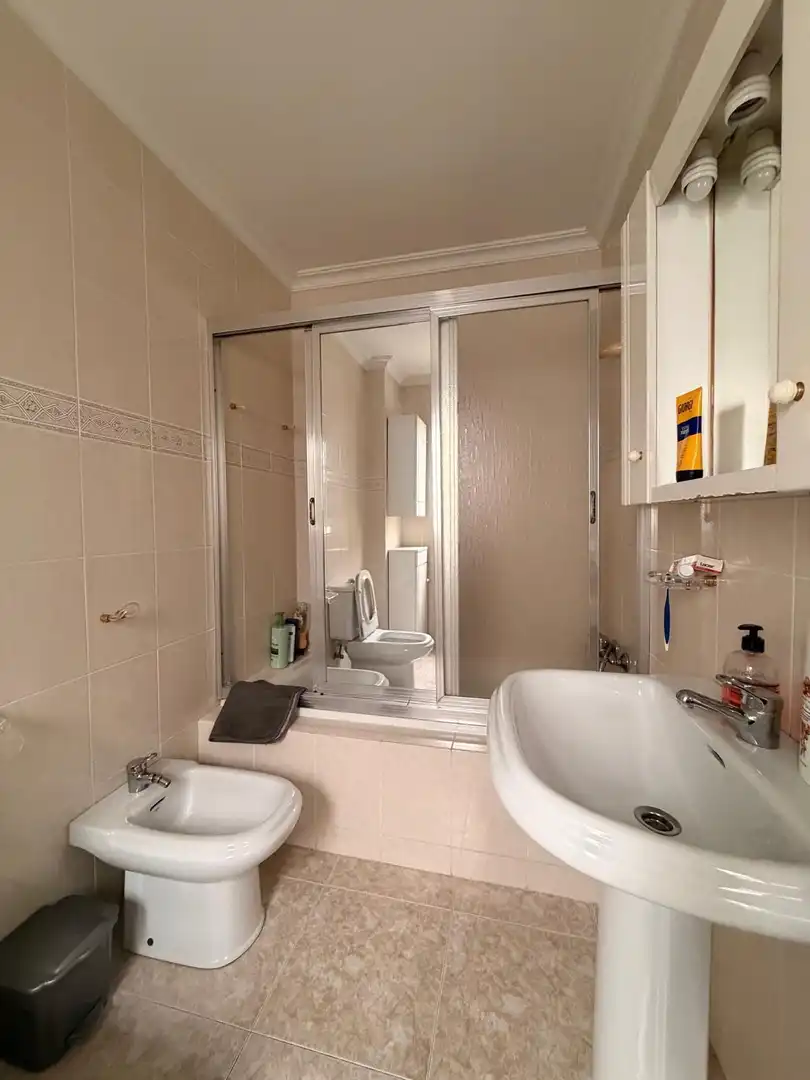 Bany de Casa o xalet en venda en Sevilla amb Aire condicionat, Terrassa i Traster