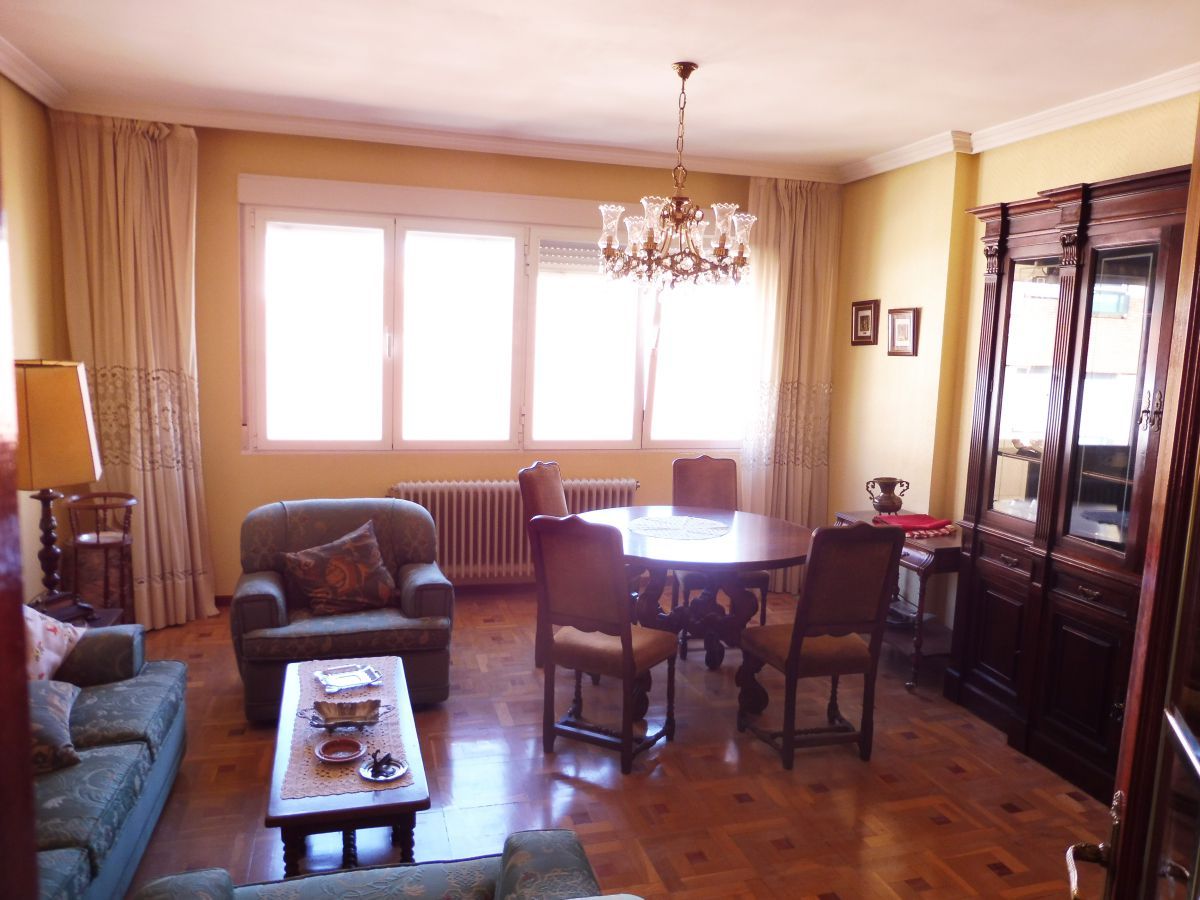 Sala d'estar de Pis en venda en Palencia Capital amb Calefacció i Terrassa