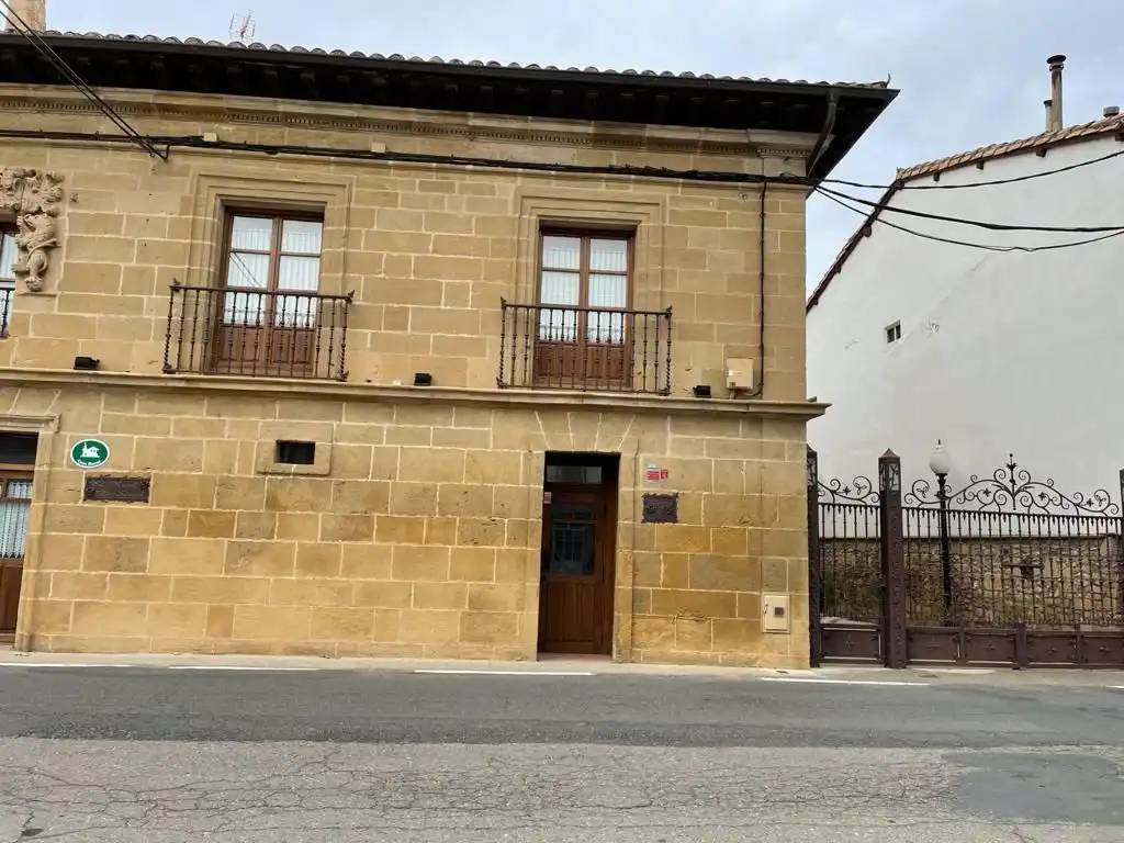 Country house zum Verkauf in Calle Mayor, Castañares de Rioja