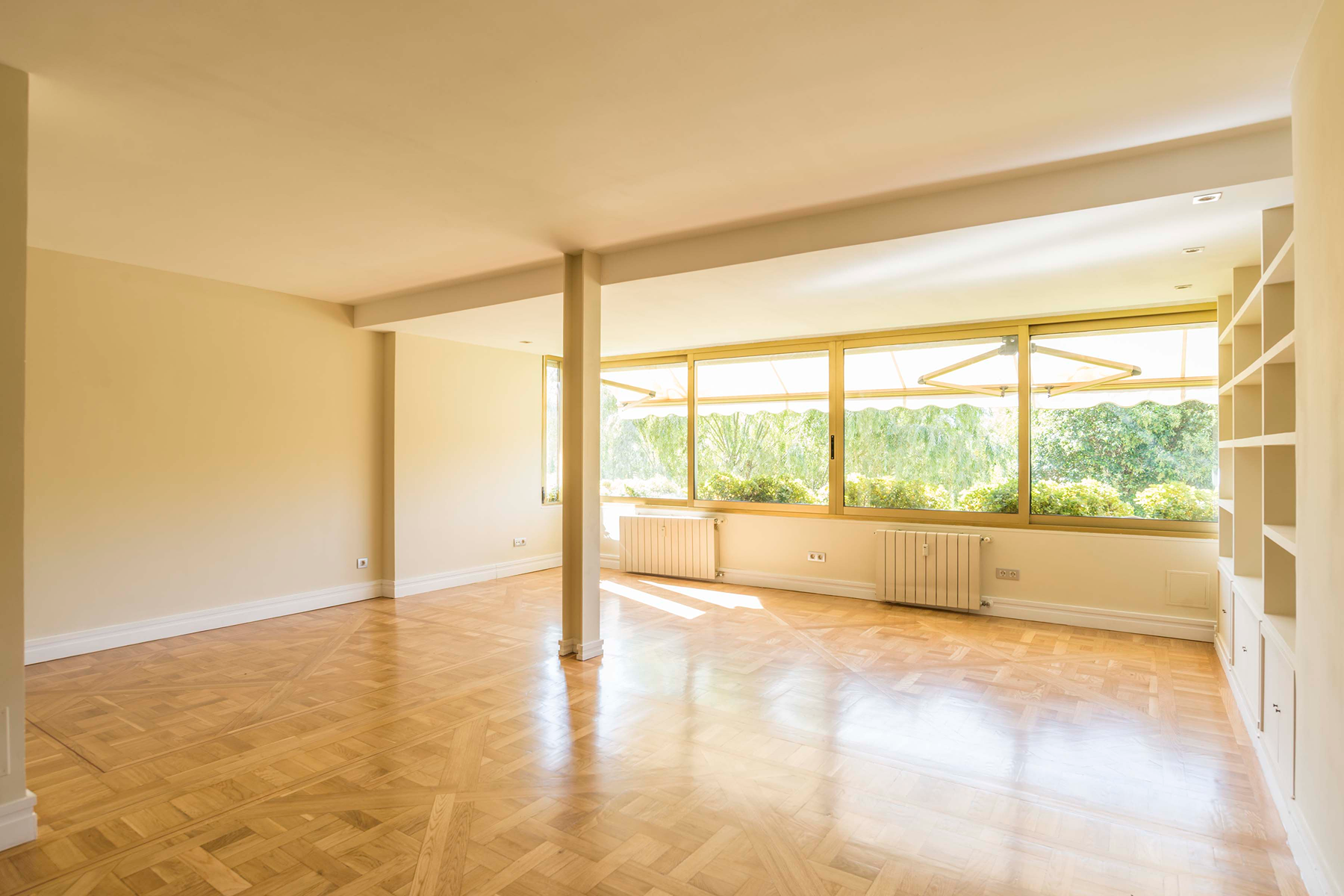 Living room of Apartment for sale in La Moraleja  with Terrace and Community pool