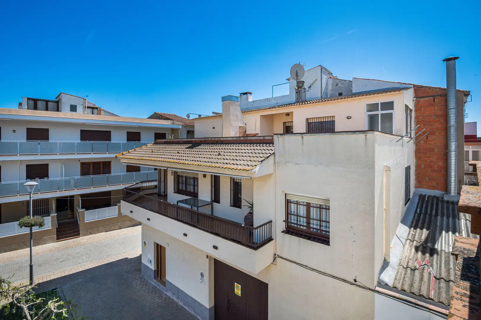 Exterior view of Houses for sale in Cunit  with Air Conditioner, Storage room and Balcony