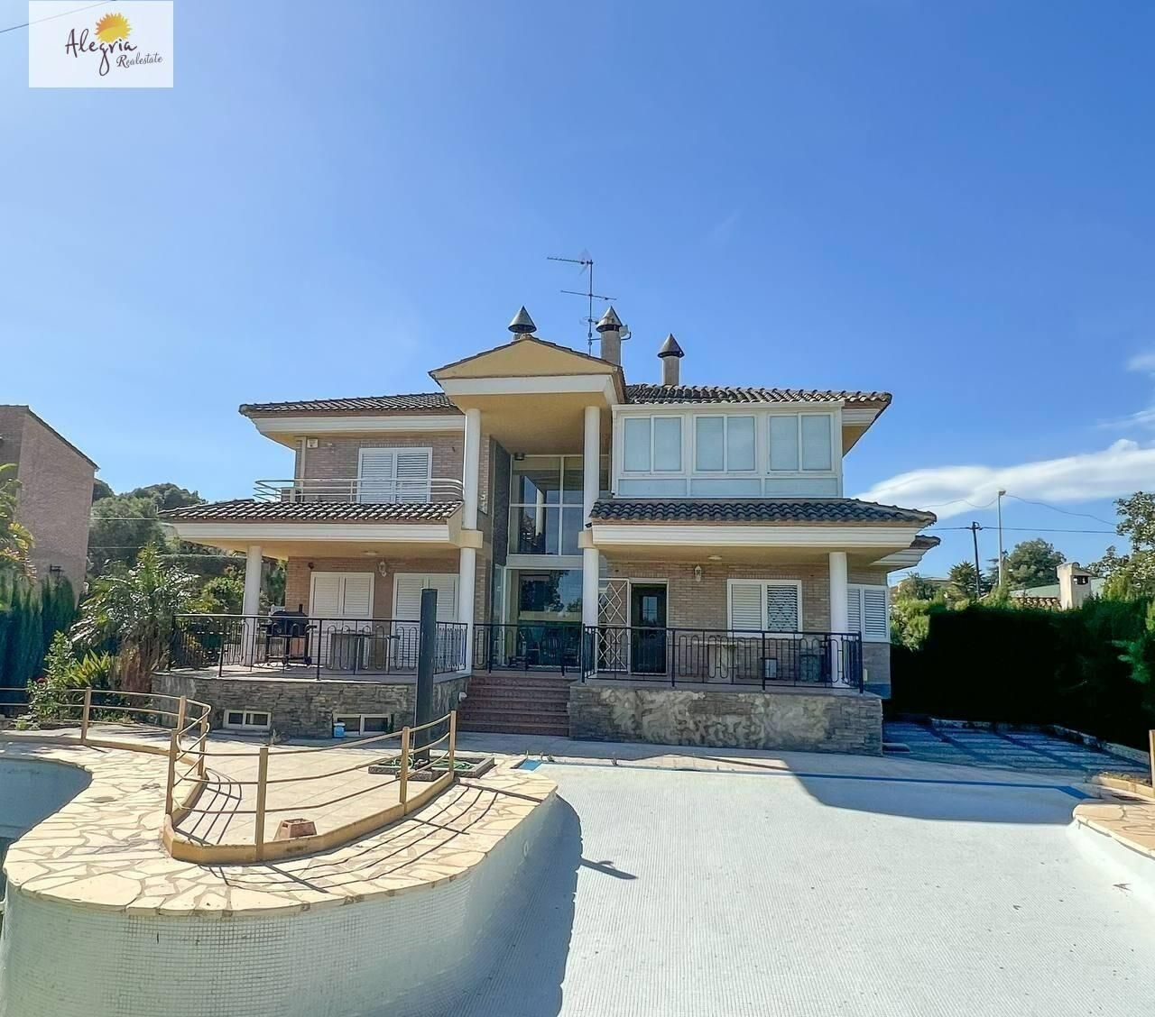 Exterior view of House or chalet for sale in Manises  with Air Conditioner, Heating and Terrace
