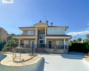 Vista exterior de Casa o xalet en venda en Manises amb Aire condicionat, Calefacció i Terrassa