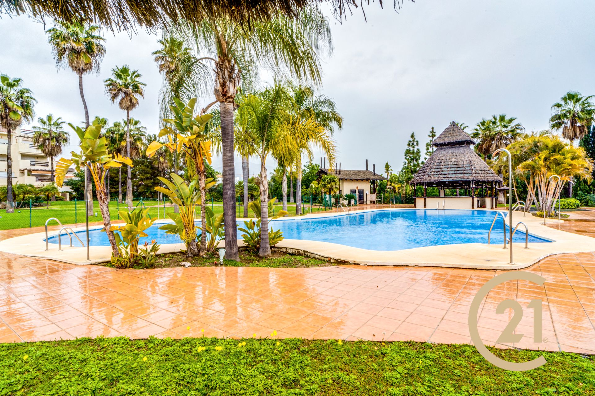 Swimming pool of Planta baja for sale in Estepona  with Air Conditioner, Heating and Terrace