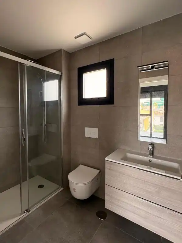 Baño de Piso de alquiler en Málaga con Aire acondicionado, Calefacción y Terraza