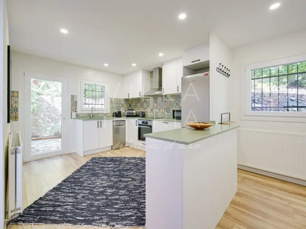 Cocina de Casa o chalet en venta en Castell d'Aro, Platja d'Aro i s'Agaró con Aire acondicionado, Calefacción y Jardín privado