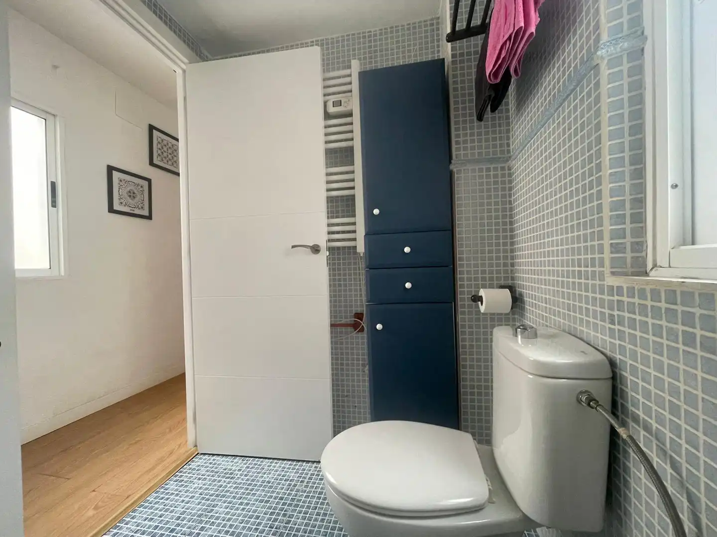 Bathroom of Flat for sale in Granada  with Air Conditioner, Heating and Balcony