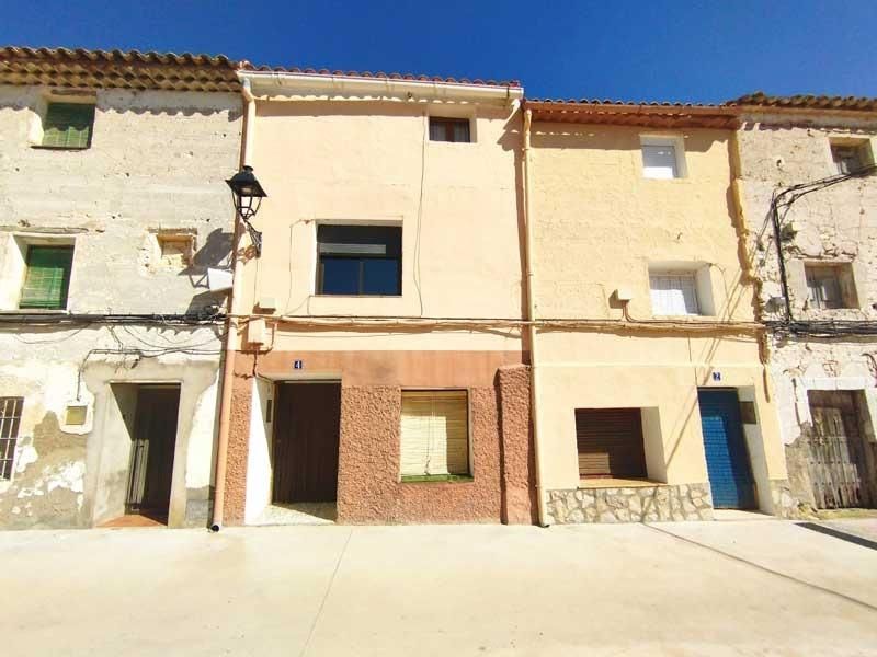 Vista exterior de Casa o xalet en venda en Azaila amb Jardí privat, Terrassa i Traster