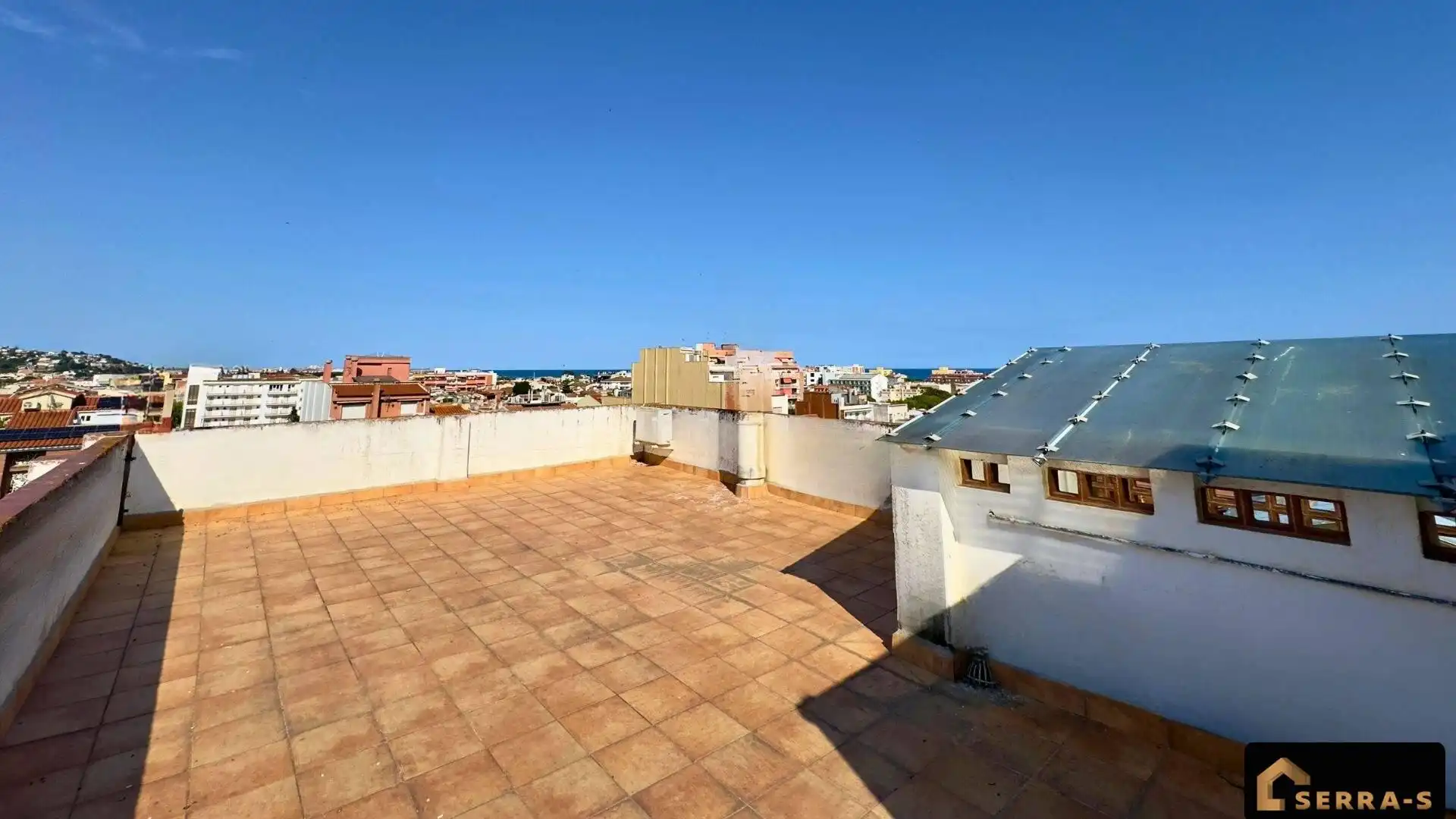 Vista exterior de Àtic en venda en Pineda de Mar amb Aire condicionat, Calefacció i Terrassa