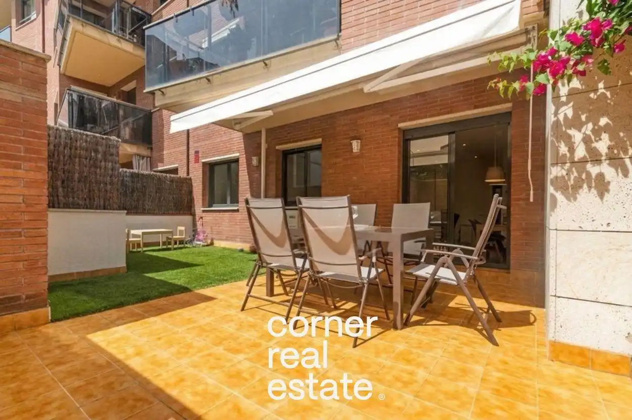 Terrassa de Planta baixa en venda en Sant Cugat del Vallès amb Parquet, Terrassa i Traster