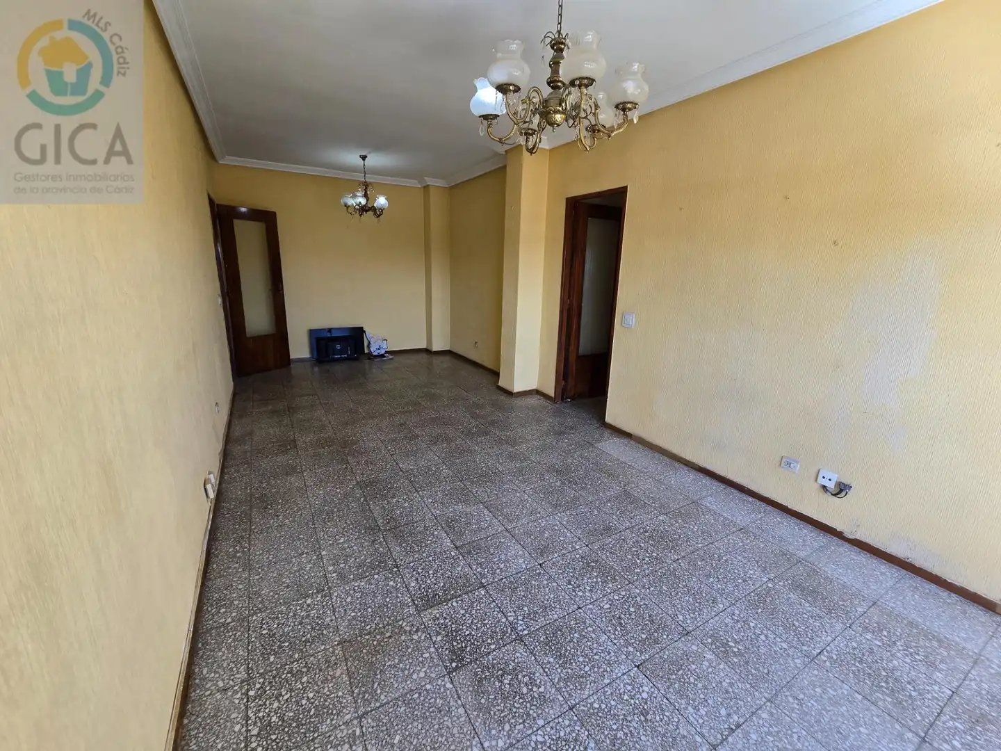 Sala d'estar de Pis en venda en Algeciras amb Jardí privat