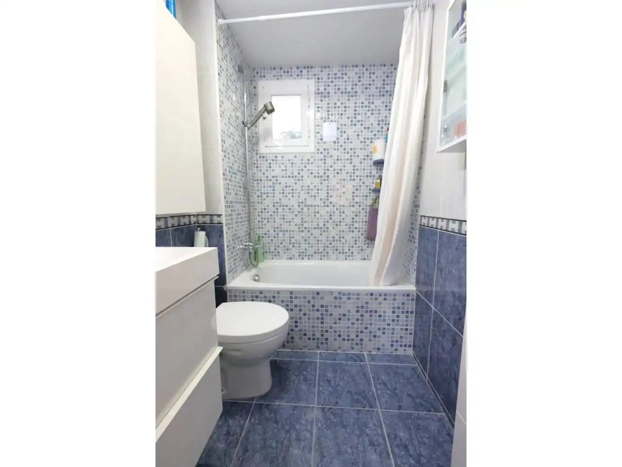 Baño de Piso en venta en L'Hospitalet de Llobregat con Aire acondicionado, Calefacción y Parquet
