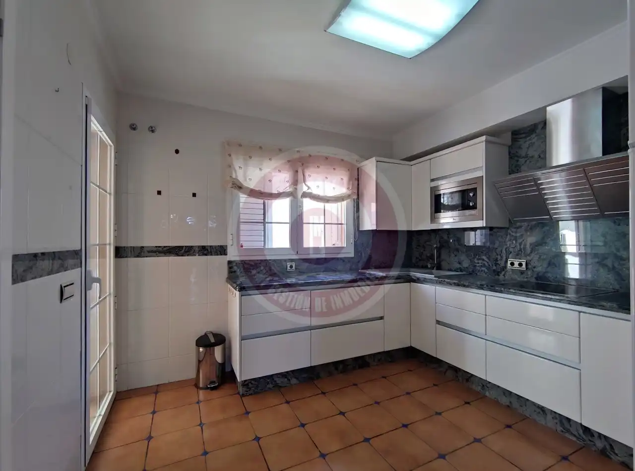 Cocina de Casa o chalet en venta en Vélez-Málaga con Aire acondicionado, Jardín privado y Terraza