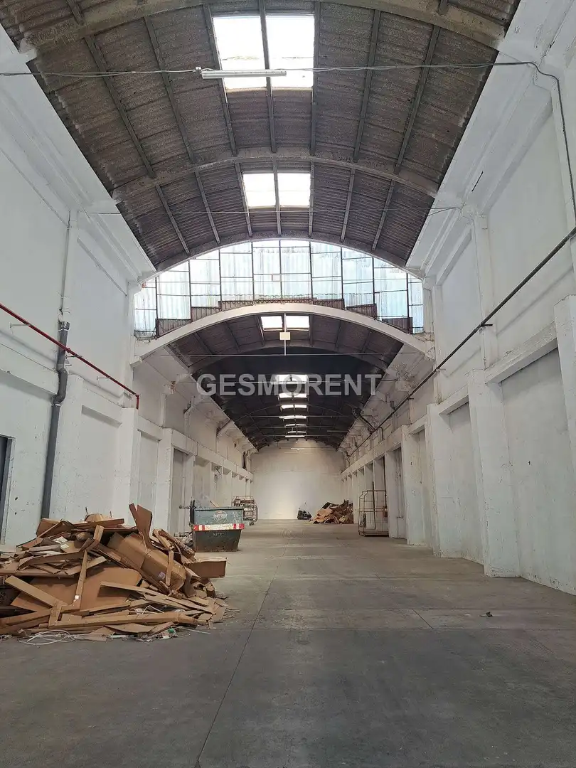 Nau industrial de lloguer en L'Hospitalet de Llobregat