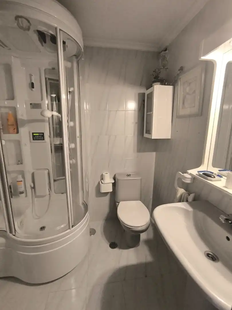 Baño de Piso en venta en Pontevedra Capital  con Calefacción, Parquet y Trastero