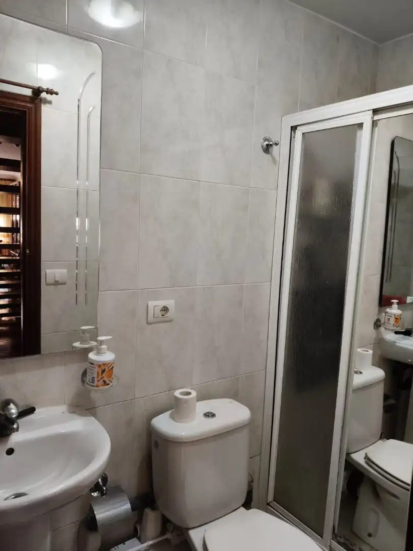 Badezimmer von Wohnung zum Verkauf in Lugo mit Heizung, Terrasse und Möbliert